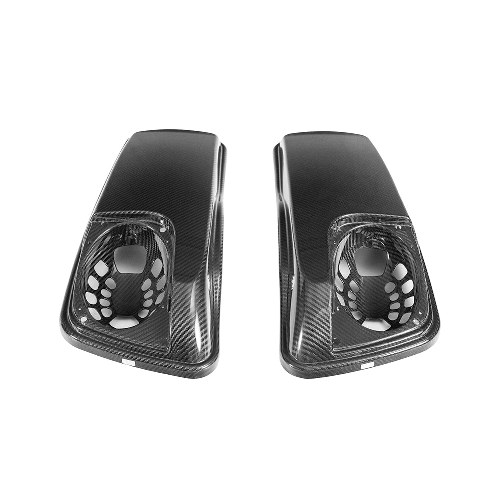 In addition to its three-layer wet carbon fiber construction, the inner layer of the cover is reinforced with an extra layer of Kevlar fiber, these saddle bags deliver superior strength, ultra-lightweight flexibility