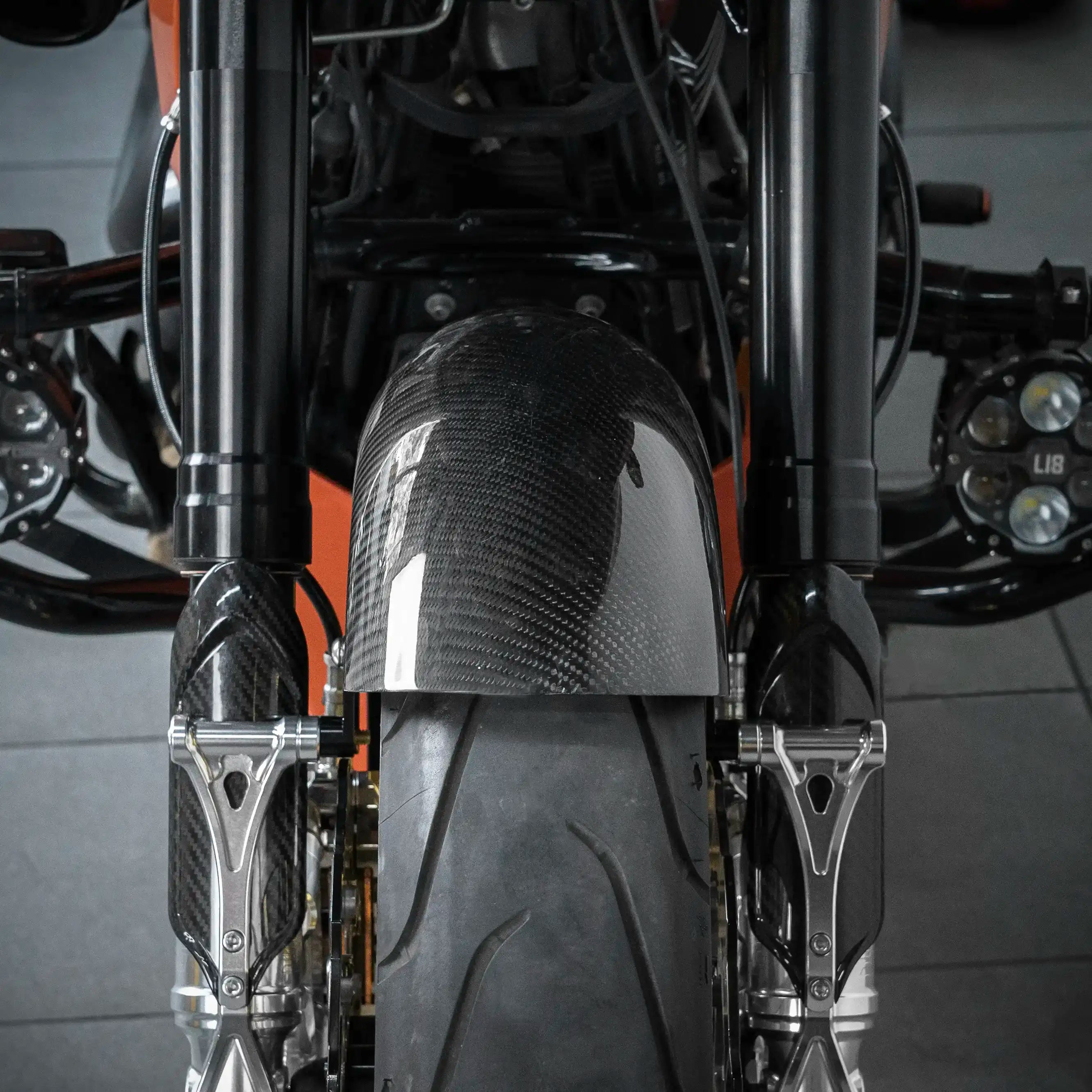 Carbon fiber long front fender for 19-inch and 21-inch wheels, glossy finish