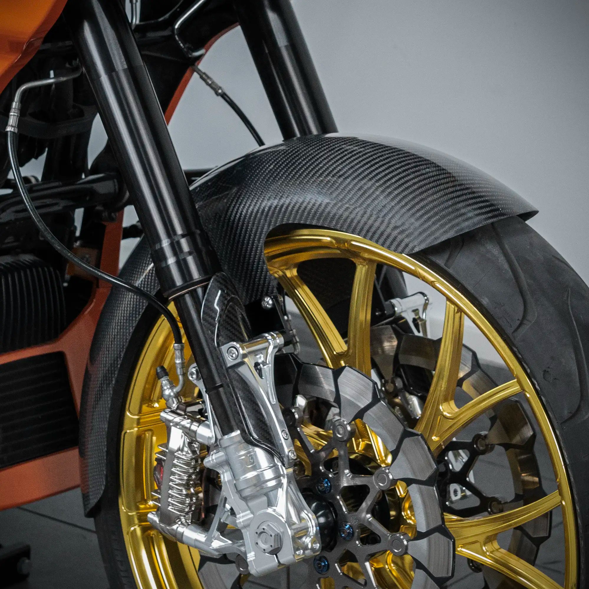 Carbon fiber long front fender for 19-inch and 21-inch wheels, glossy finish