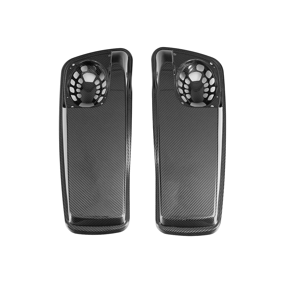 In addition to its three-layer wet carbon fiber construction, the inner layer of the cover is reinforced with an extra layer of Kevlar fiber, these saddle bags deliver superior strength, ultra-lightweight flexibility