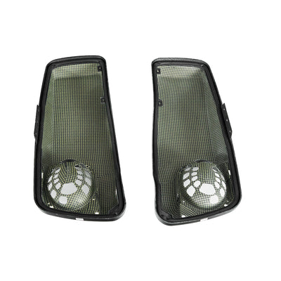 In addition to its three-layer wet carbon fiber construction, the inner layer of the cover is reinforced with an extra layer of Kevlar fiber, these saddle bags deliver superior strength, ultra-lightweight flexibility